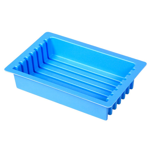 Denne robuste Wiegand opbevaringsbakke i blå plast er ideel til sikker og organiseret opbevaring af medicinsk udstyr, laboratorieartikler eller doseringskomponenter. De indvendige riller sikrer, at indholdet holdes adskilt og stabilt – perfekt til brug i sterile miljøer som hospitaler, apoteker og laboratorier.
Bakken er fremstillet i holdbart, rengøringsvenligt materiale og kan nemt integreres i eksisterende Wiegand medicinsystemer. Den er velegnet til både transport og stationær opbevaring.